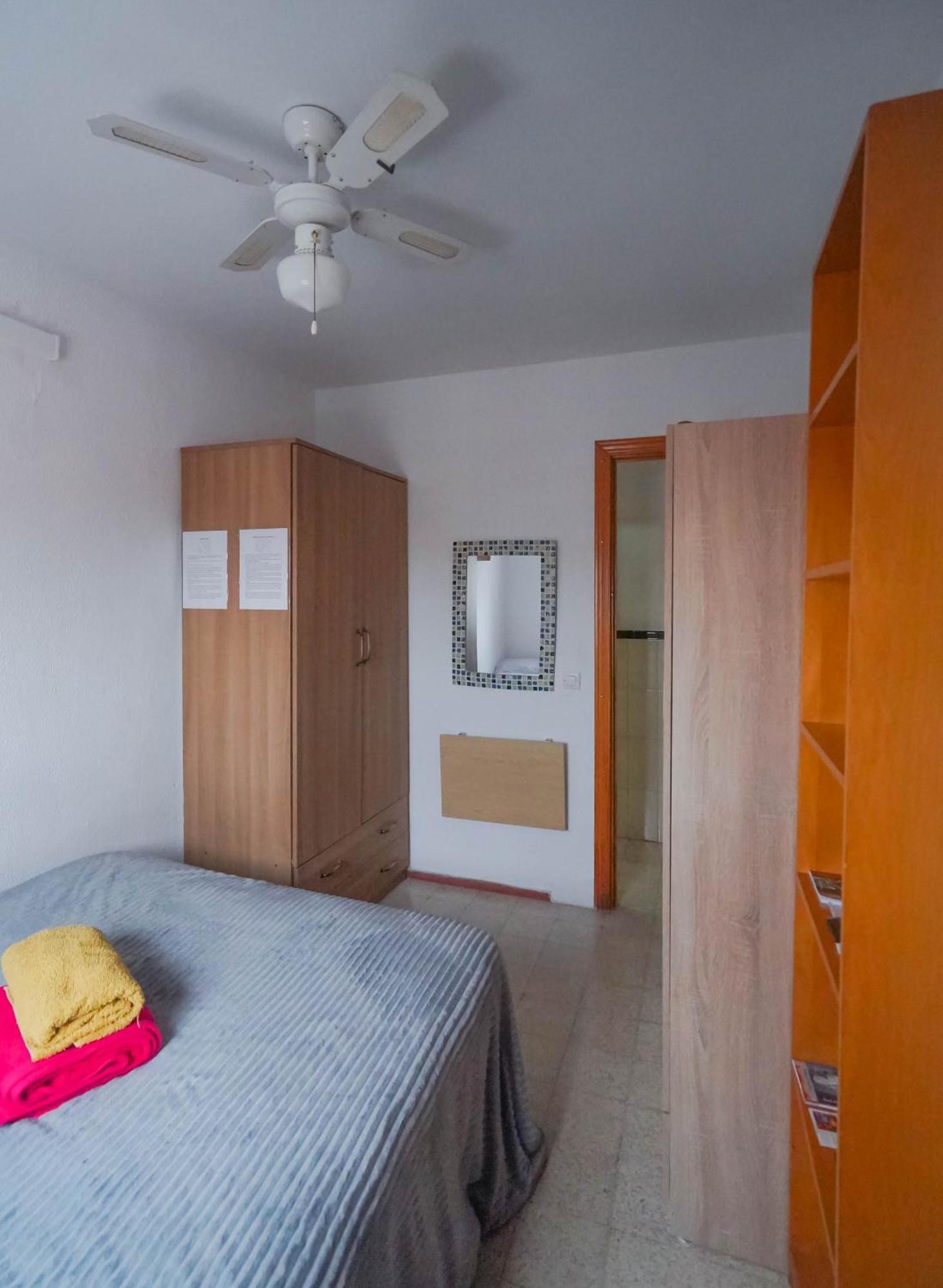 Privadas Con Cama Doble En Habitación en casa particular *